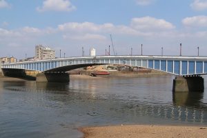 1200px-WandsworthBridge-300x200.jpg