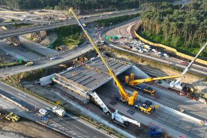 240714-Bridge-installation-M25-1_cropped-300x200.jpg