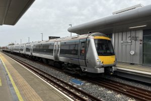 east-west-rail-test-train-at-bletchley-station-300x200.jpg