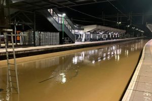 Flooding-at-Northampton-station-after-River-Nene-burst-banks-300x200.jpg