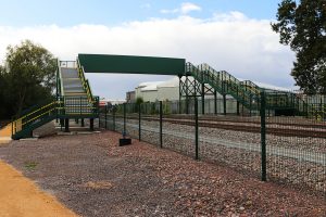 The-new-footbridge-over-the-railway-at-Jarvis-Lane-in-Bicester-300x200.jpg