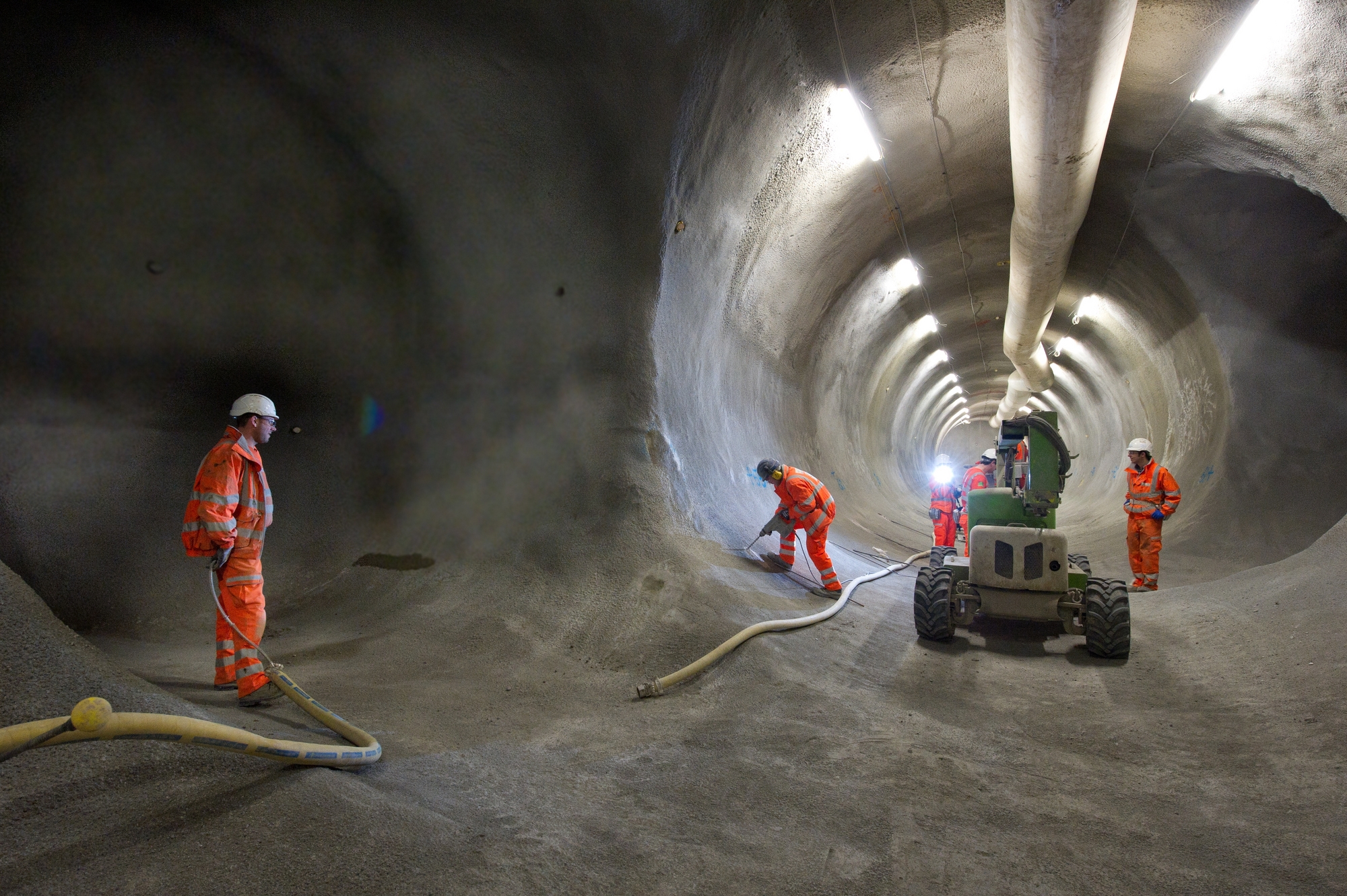 View_along_the_Central_line_interchange_tunnel