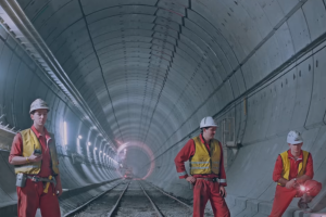 channel-tunnel-workers-300x200.png